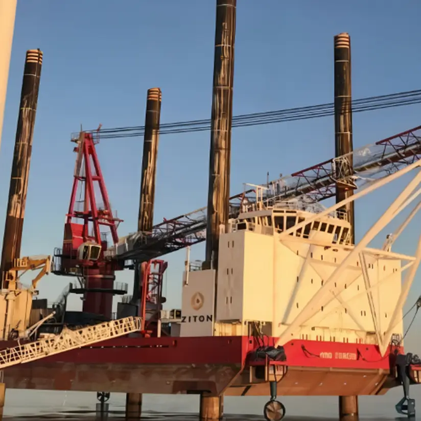 ZITON offshore platform with a crane